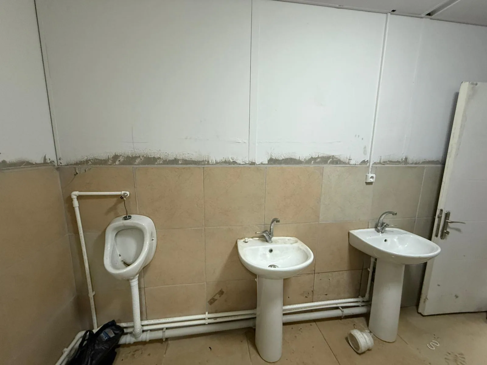 Galeri fotoğraf 16: Lavabo altı bağlantılarında damlatma sorununa karşı yapılan conta ve fitting değişimi.
